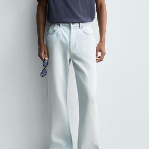 STRAIGHT-LEG JEANS